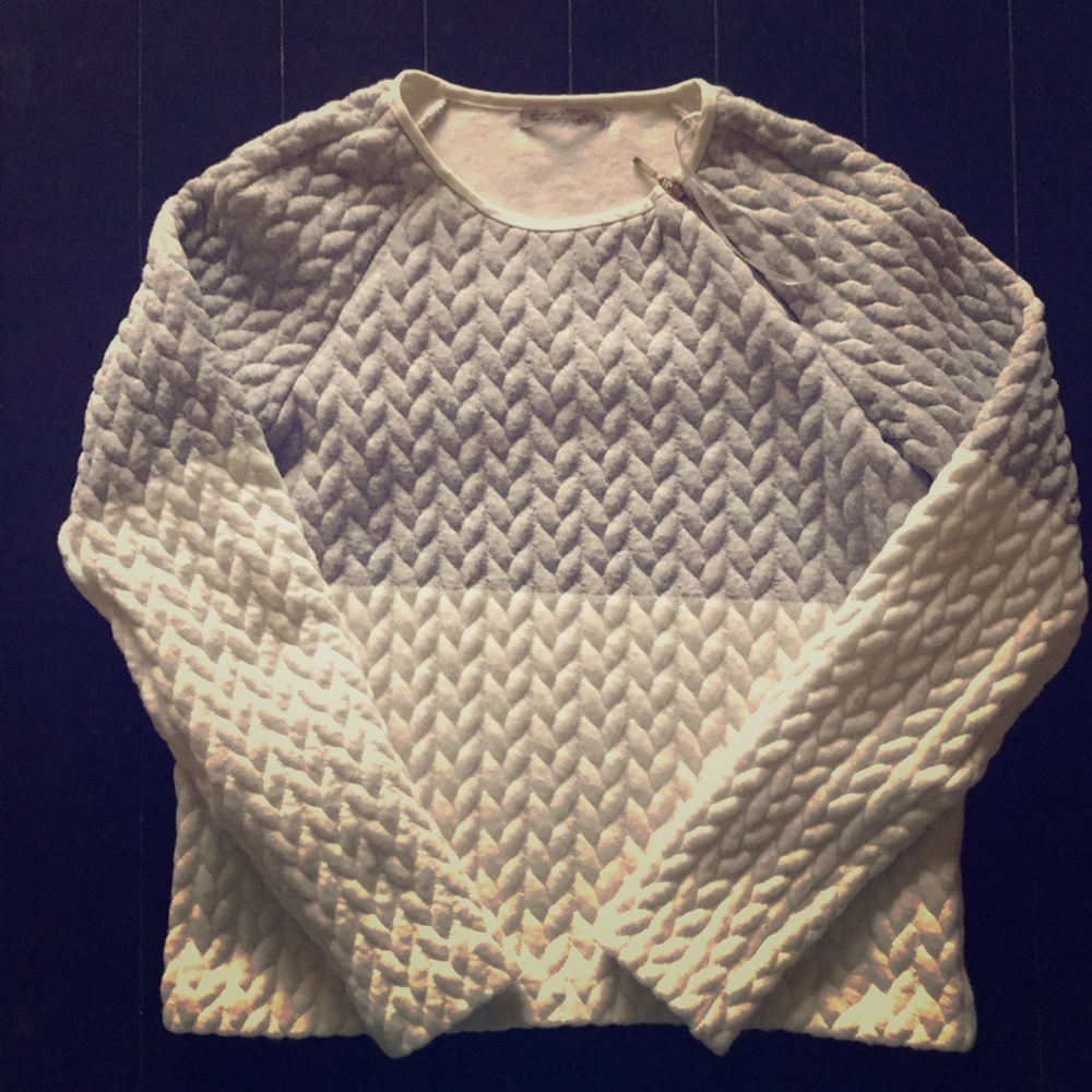 Zara - grey and white sweater